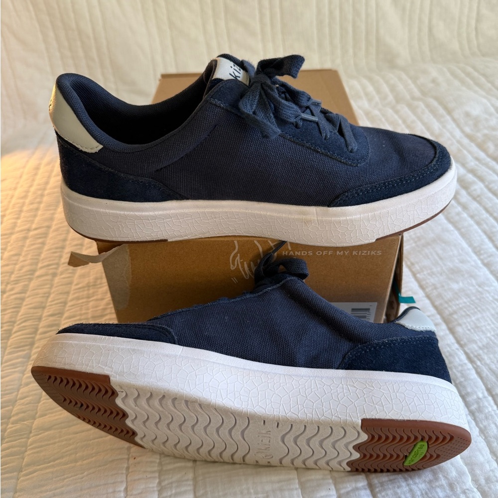 Kizik Unisex Navy Sneakers - Picture 4 of 5
